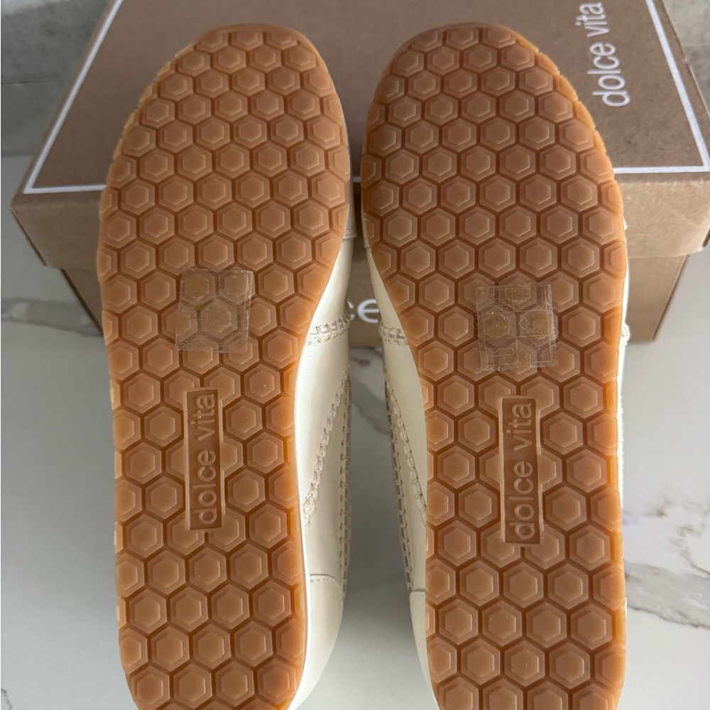 DOLCE VITA DELANY Off-White Sneakers, size 8 - Picture 4 of 12